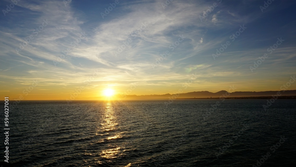 Obraz premium sunset over the water side