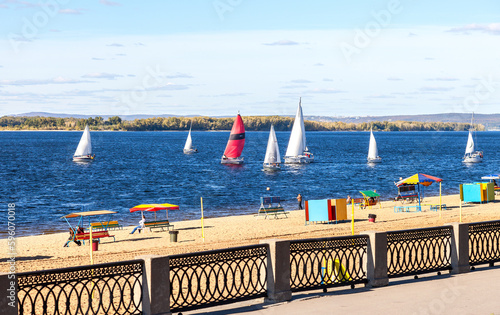Behang Sailing yachts floating on the Volga river on a summer sunny day