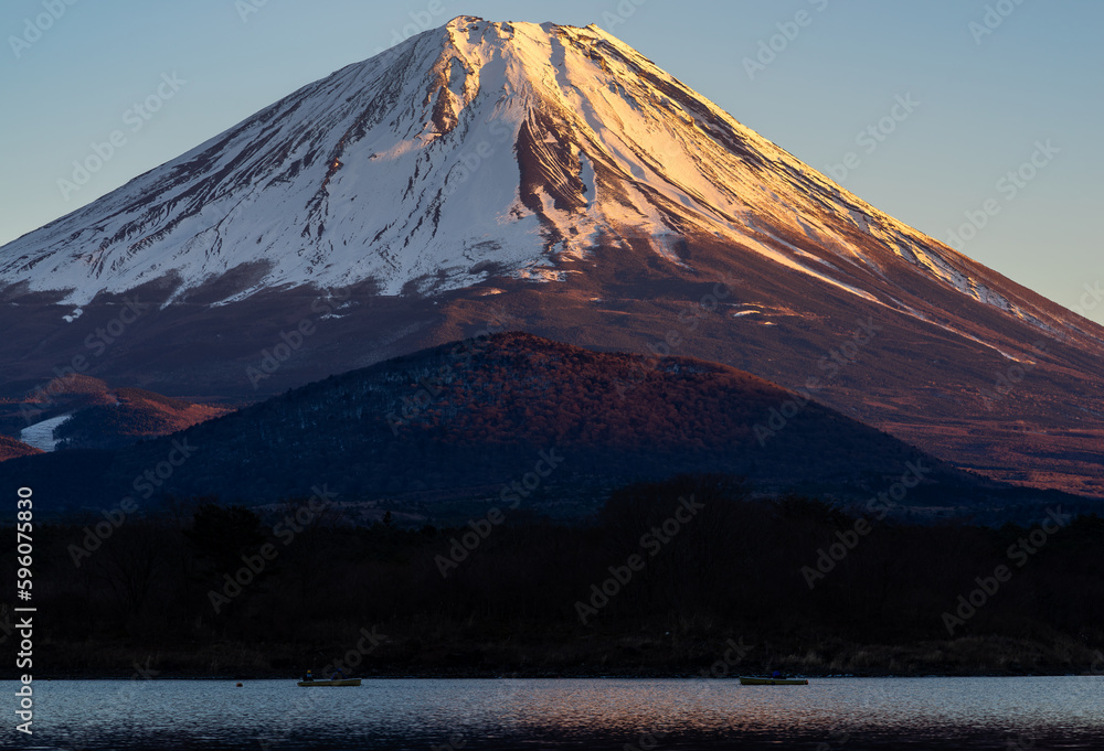 Fototapeta premium 夕日に染まる富士山 Mt.Fuji in the setting sun