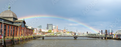 Foto Hamburg Harbour on a rainy day