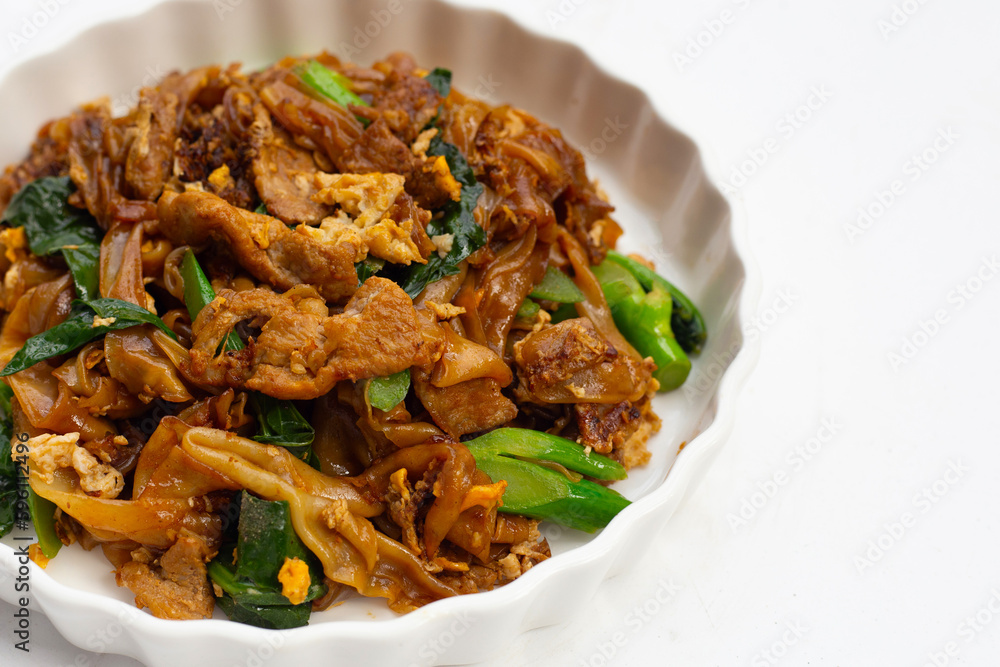 Stir-fried rice noodles with soy sauce and pork