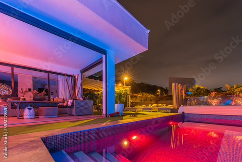 Foto Villa mit Beleuchtung