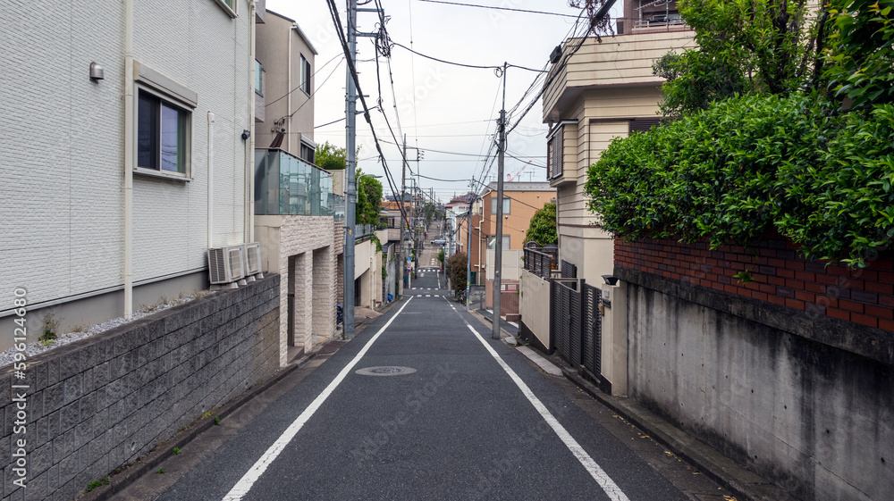 谷を越える道路 谷を越える道路