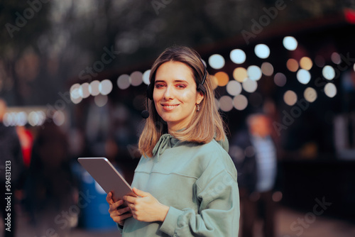 Foto Music Festival Organizer Wearing a Headset Holding a Pc Tablet