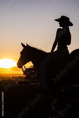 silhouette of a cowgirl (ID: 596148883)