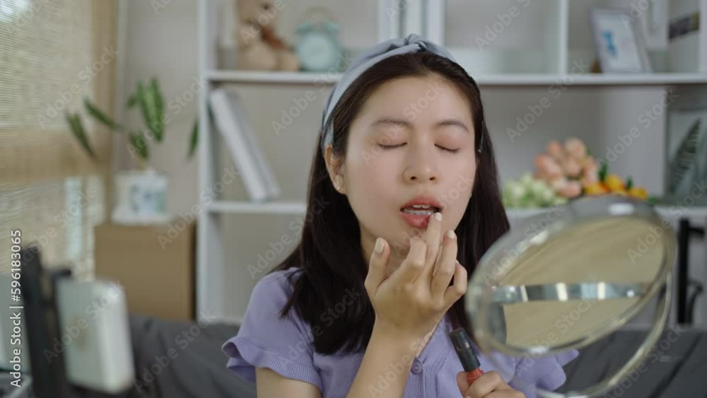 Beauty blogger, Woman teaching how to apply makeup, Record vlog streaming video, Live line on mobile phone. Beauty blogger, Woman teaching how to apply makeup, Record vlog streaming video, Live line on mobile phone.