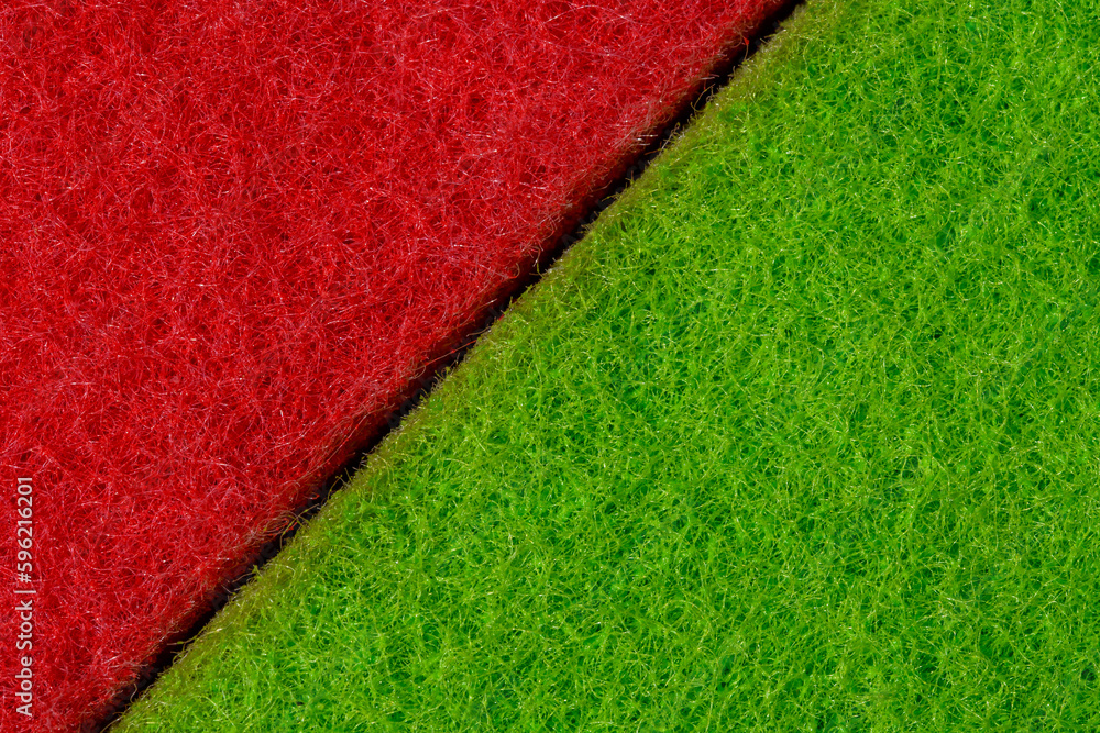 Tapeta z dwóch kolorów czerwonego i zielonego przedzielonych pod skosem. - obrazy, fototapety, plakaty 