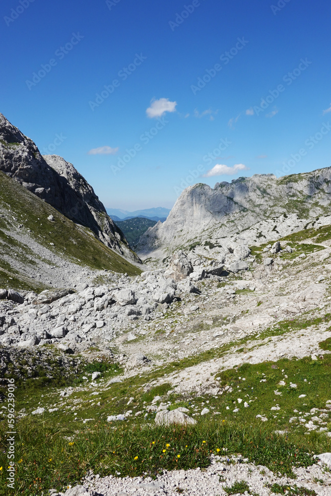A path through Steigl pass in the Austrian Alps