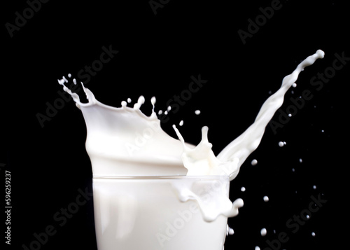 Milch im Glas mit splash