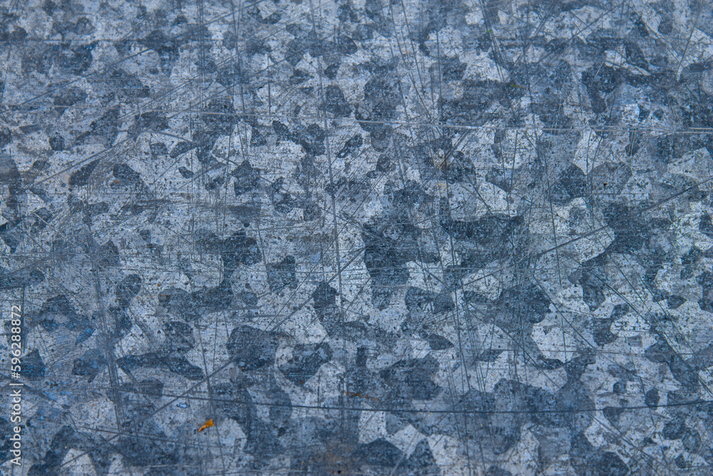 Obraz premium Abstract background of a galvanized steel texture. Metallic surface with a unique crystalline zinc pattern for industrial design.