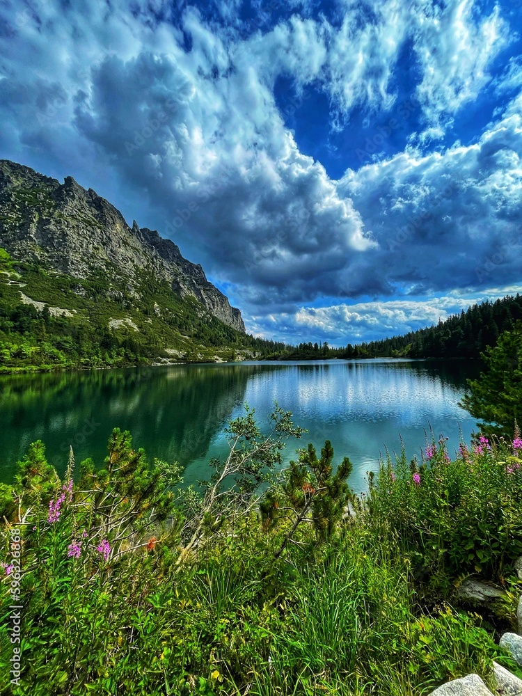 Fototapeta premium lake and mountains