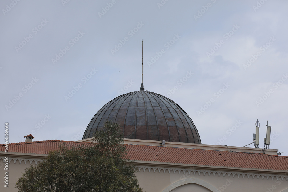 Obraz premium old round roof of a building with a spire