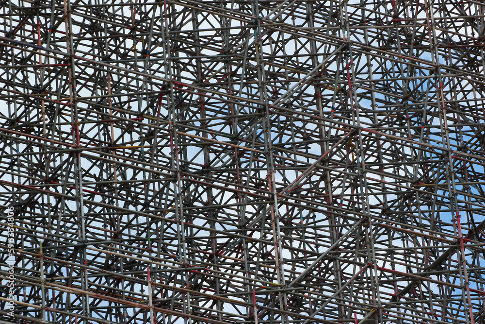 Obraz premium Dense scaffolding as a construction background