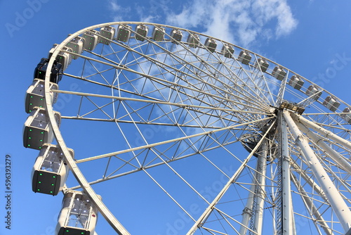 Ko  o  Diabelski M  yn  weso  e miasteczko Toru    park  niebo  frajda  rozrywka  coaster  rolki  kolejka g  rska  architektura  wysoki  emocje  stal   podniecenie   