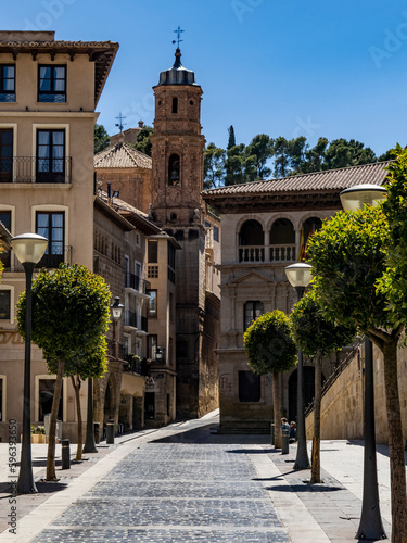Paseando por las calles de Alca  iz  Teruel-Espa  a 