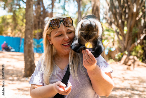 Canvas Print Woman with a Sykes monkey (also known as a blue money) in Nairobi City Park, on