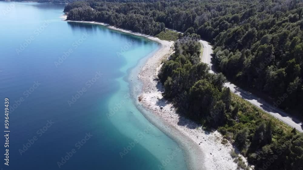 Toma de dron Panorámica Montañas, bosque y lago en la Patagonia Bariloche Toma de dron Panorámica Montañas, bosque y lago en la Patagonia Bariloche