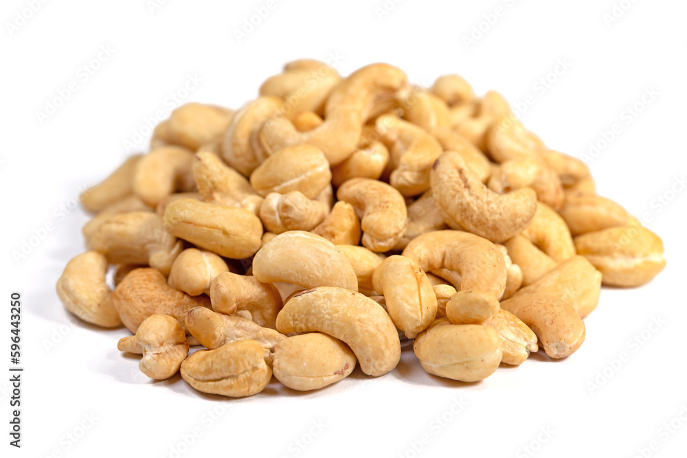 Cashewkerne vor weißen Hintergrund Cashewkerne vor weißen Hintergrund