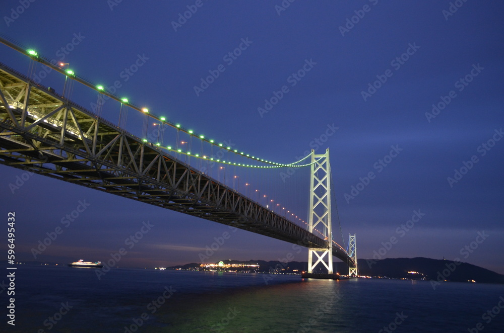 Fototapeta premium 淡路島の経済を支える兵庫県明石海峡大橋