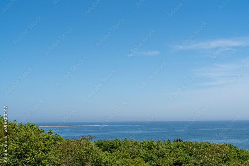 高台からのきれいな海の景色