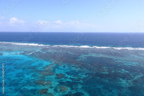 Wallpaper Mural 青い海と青い空 Torontodigital.ca