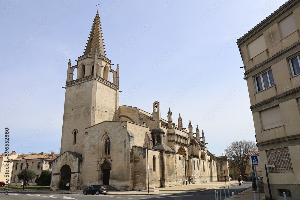 L'église collégiale Sainte Marthe, construite au 11ème siècle, ville de Tarascon, département des Bouches du Rhône, France
