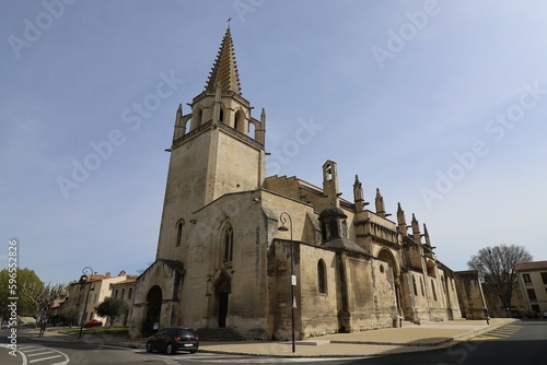 L'église collégiale Sainte Marthe, construite au 11ème siècle, ville de Tarascon, département des Bouches du Rhône, France