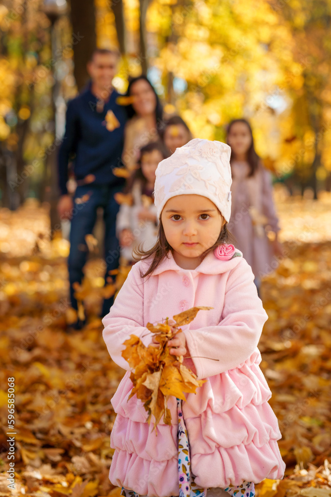 portrait of a girl with a big family, children and parents in an autumn city park, happy people posing together, beautiful nature, bright sunny day and yellow leaves portrait of a girl with a big family, children and parents in an autumn city park, happy people posing together, beautiful nature, bright sunny day and yellow leaves