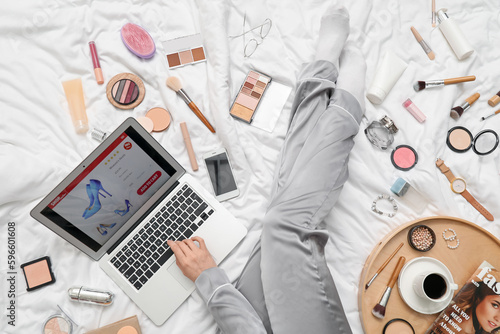Woman with laptop, makeup p...