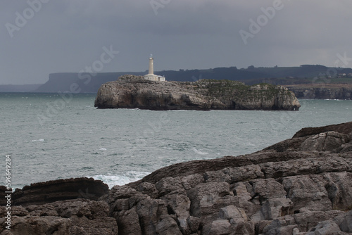 Vista de la isla del Faro de Santander 