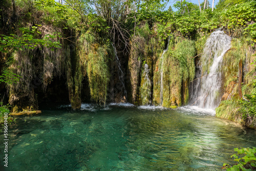 Turquoise water waterfalls in Plitvice national park - Croatia © jibz