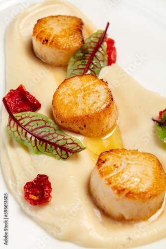 Sea scallop with mashed potatoes