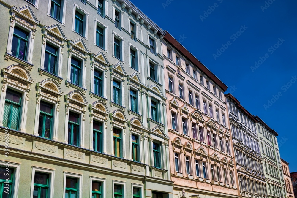 halle, deutschland - sanierte alte häuser