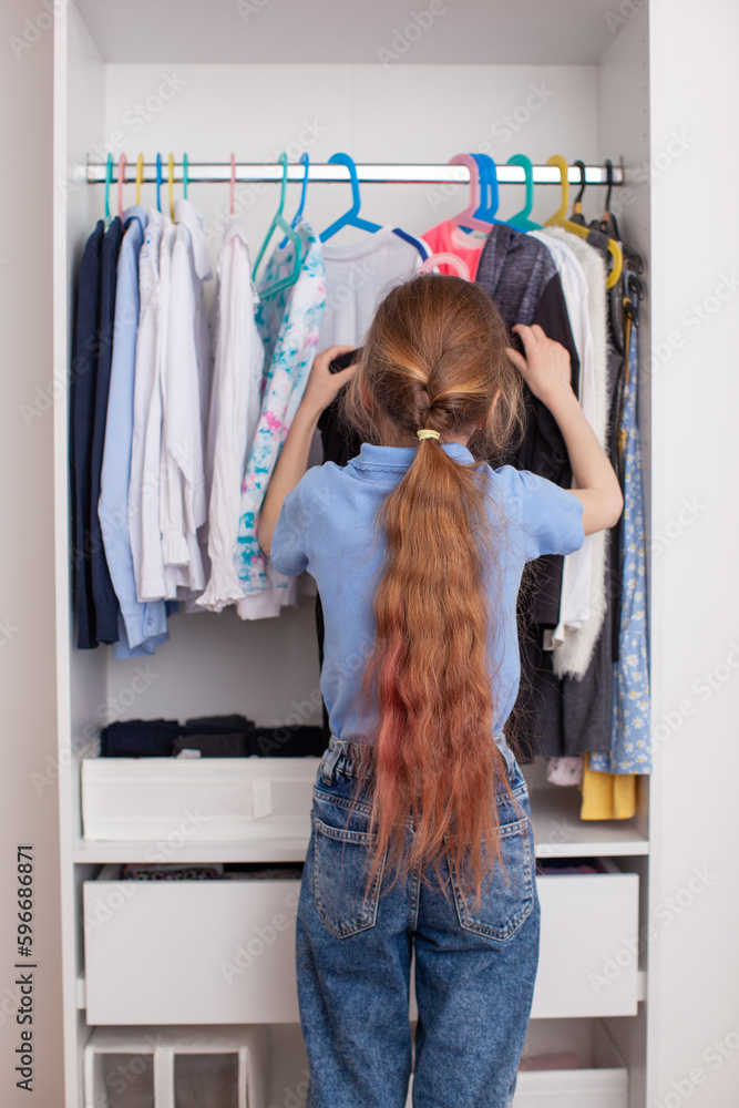 How to organize your wardrobe. Vertical storage of clothing in wardrobe