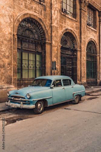 Old American car in the historic streets of Havana in Cuba with old buildings © Nicolas VINCENT