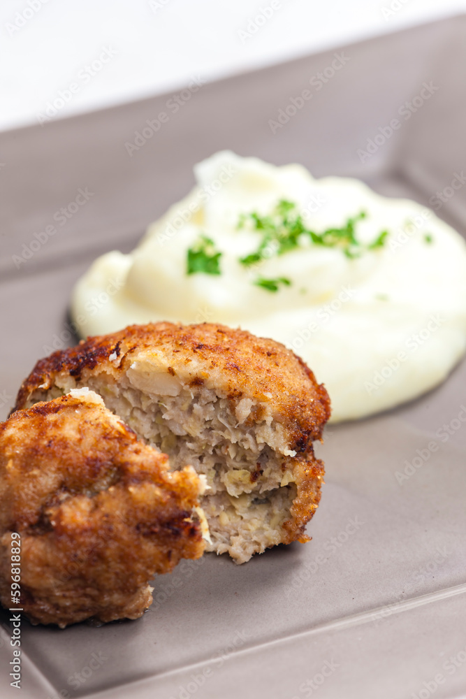 fried cauliflower burger with mashed potatoes fried cauliflower burger with mashed potatoes