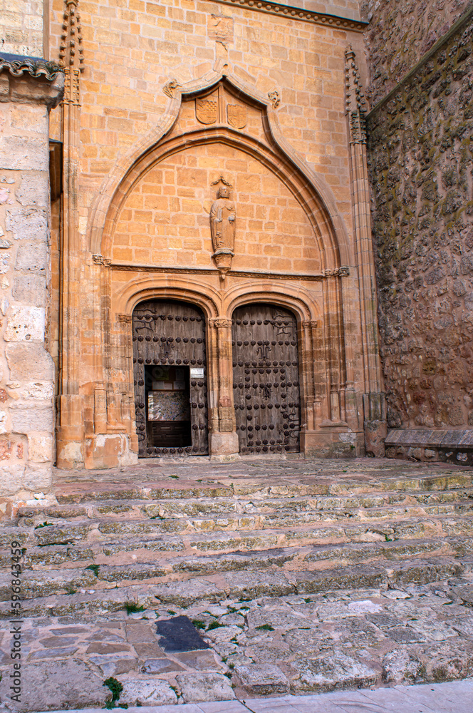 Fototapeta premium Entrance to the parish church of Belmonte, Cuenca.