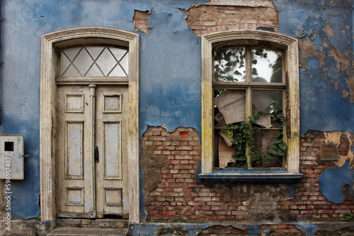 Fototapeta Naklejka Na Ścianę i Meble -  Ruins of a historic facade in the center of Blumenau.