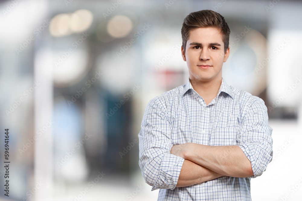 Obraz premium Confident young businessman on outdoor city background