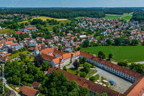 Blick auf Kloster Thierhaupten in Schwaben aus der Luft