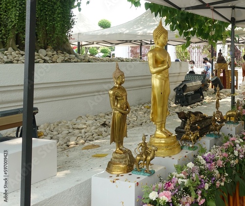 Gold statues
