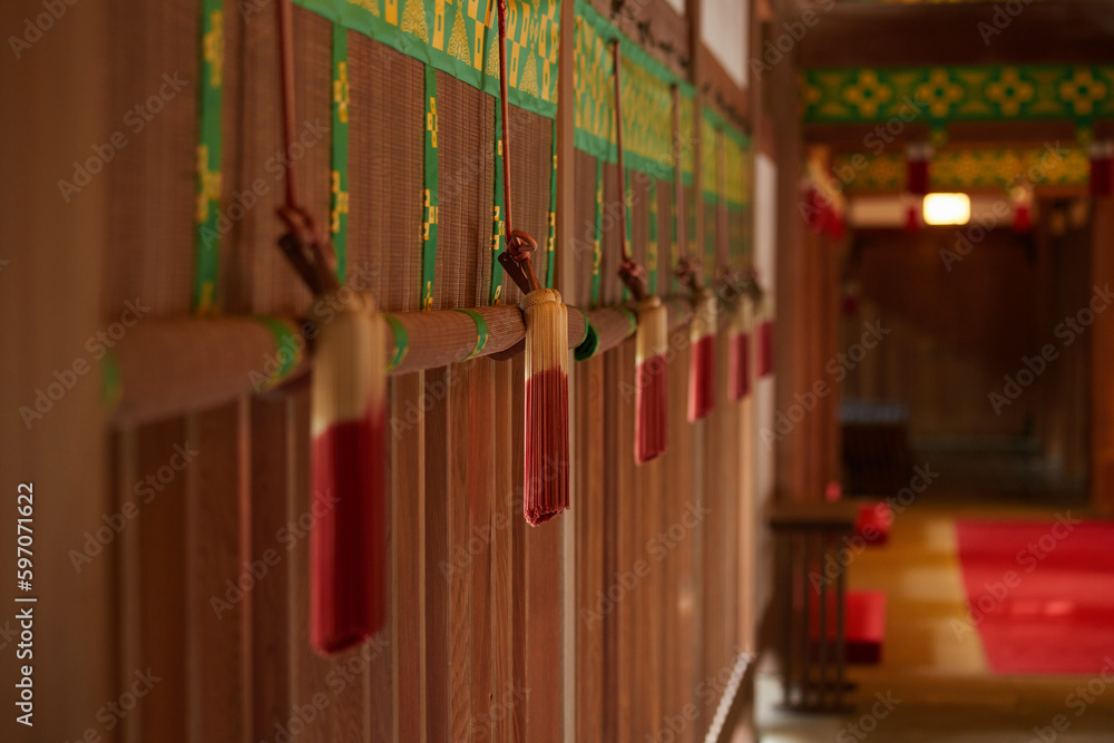 Fototapeta premium 日本の神社の参拝室の風景