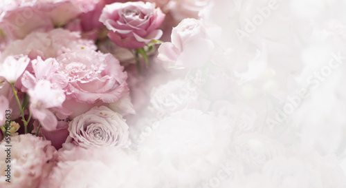 Fototapeta Naklejka Na Ścianę i Meble -  ピンクのカーネーションの花びらのアップ、バラの花束のマクロ接写　カードサイズ、母の日の背景（コピースペース