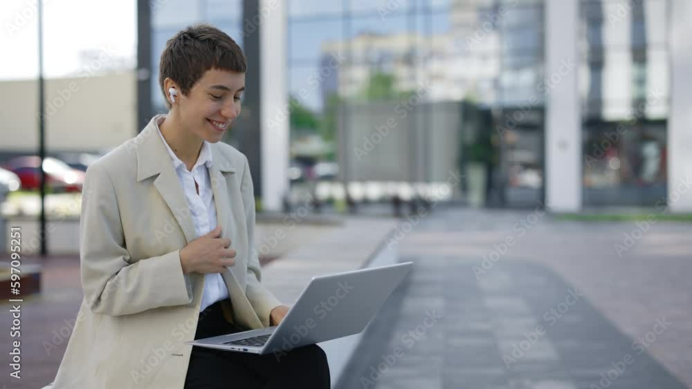 Online Meeting. Smiling Businesswoman is Sitting on the Bench and Working on the Laptop Having Video Conference. Distance Work. Cute Lady Boss Online. Man Using his Laptop While Sitting Outdoors Online Meeting. Smiling Businesswoman is Sitting on the Bench and Working on the Laptop Having Video Conference. Distance Work. Cute Lady Boss Online. Man Using his Laptop While Sitting Outdoors