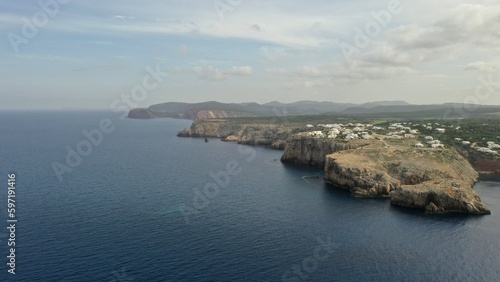 Espagne, sur l'île de Minorque, survol de la cala morell et de la pointe de l'éléphant 