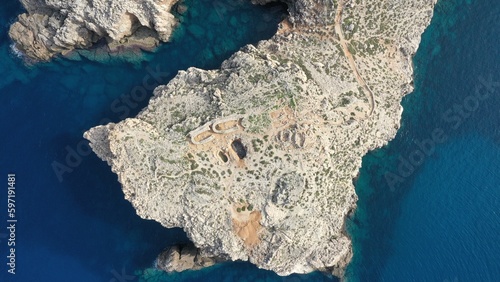 Espagne, sur l'île de Minorque, survol de la cala morell et de la pointe de l'éléphant	 photo