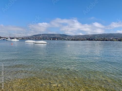 Zürichsee in der Stadt Zürich - See in der Schweiz mit Boote