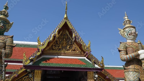 Wallpaper Mural The Grand Palace and Wat Phra Kaew: Iconic Bangkok Landmarks. Torontodigital.ca