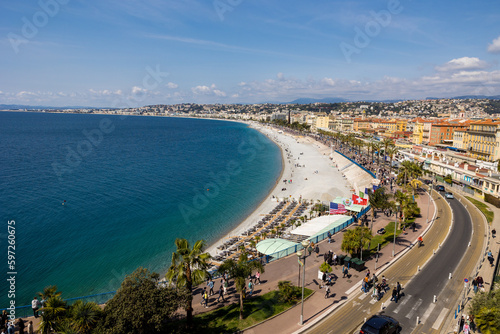 Panorama sur la Promenade des Anglais et la plage depuis la Tour Bellanda à Nice