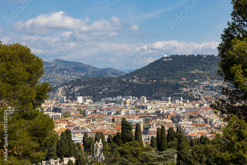 Panorama sur les quartiers nord et nord-est de Nice depuis le sommet du Mont Alban © Ldgfr Photos